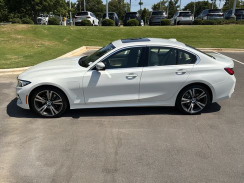 Used 2024 BMW 330e w/ Premium Package RWD image 7