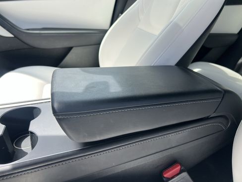 Used 2022 Tesla Model Y Performance image 26