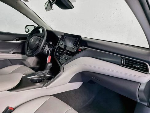 Used 2021 Toyota Camry SE FWD image 29