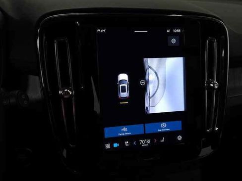 Certified 2025 Volvo XC40 B5 Plus image 27