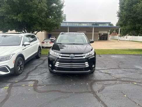 Used 2019 Toyota Highlander Limited Platinum AWD/4WD image 2