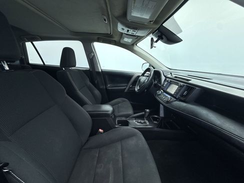 Used 2018 Toyota RAV4 XLE image 10