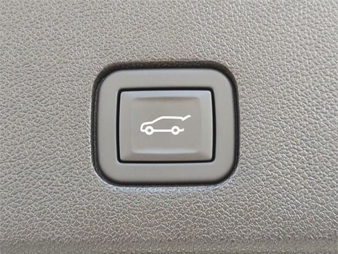 Used 2025 Cadillac XT6 Premium Luxury w/ Technology Package image 15