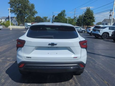 Certified 2024 Chevrolet Trax RS w/ Driver Confidence Package FWD image 8