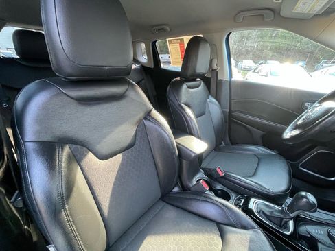 Used 2018 Jeep Compass Latitude image 24