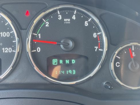 Used 2012 Jeep Liberty Sport image 17