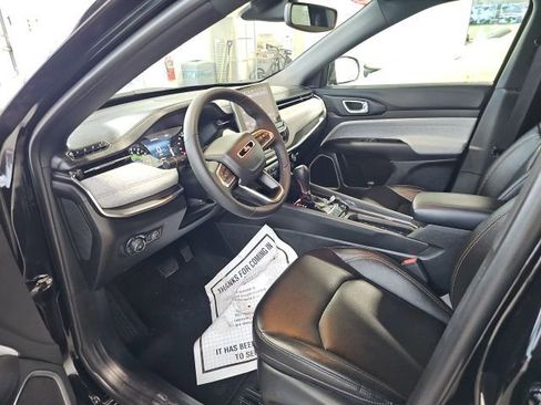 Certified 2024 Jeep Compass Latitude image 10