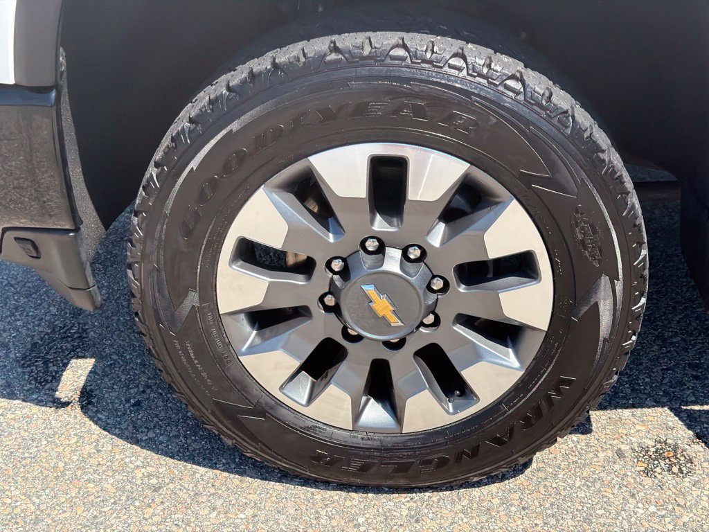Certified 2022 Chevrolet Silverado 2500 Custom w/ Custom Value Package AWD/4WD image 13