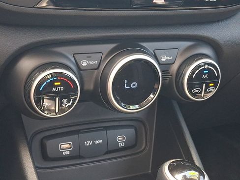 Certified 2025 Hyundai Venue SEL FWD image 17