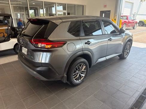 Used 2023 Nissan Rogue S AWD/4WD image 3