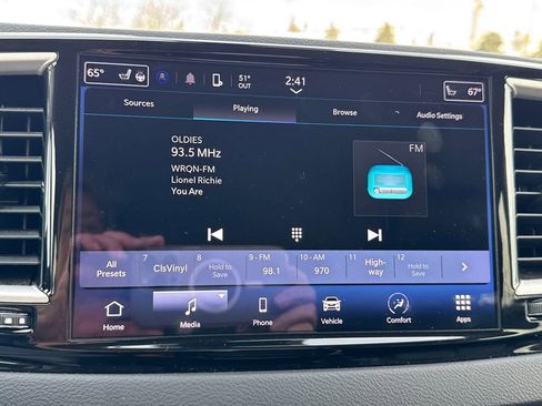 Certified 2023 Chrysler Pacifica Touring-L image 24