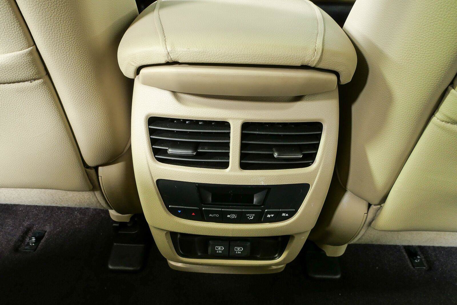 Used 2013 Chrysler 200 Limited FWD image 18