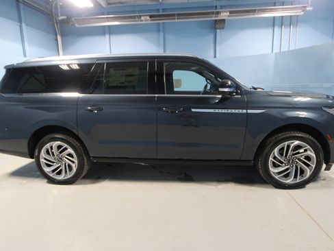 New 2026 Lincoln Navigator L Reserve AWD/4WD image 31