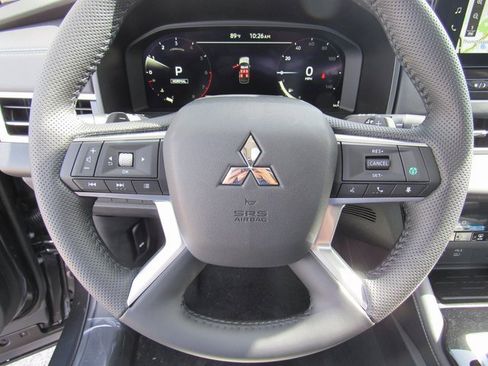 New 2025 Mitsubishi Outlander SE image 23