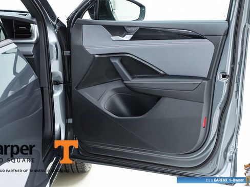 Used 2025 Volkswagen Tiguan SE R-Line image 69