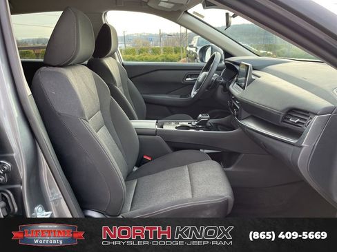 Used 2025 Nissan Rogue SV image 24