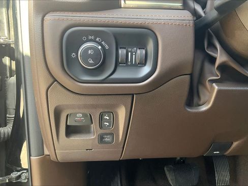 Used 2025 RAM 1500 Limited AWD/4WD image 35