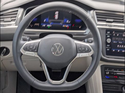 Used 2022 Volkswagen Tiguan SE FWD image 13