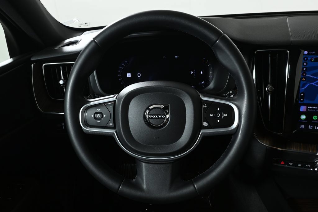 Used 2022 Volvo XC60 B5 Momentum w/ Climate Package AWD/4WD image 17
