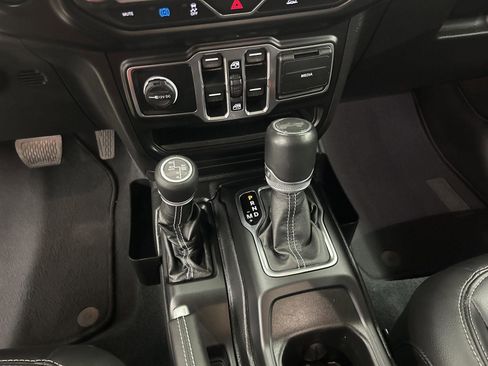 Used 2022 Jeep Wrangler Unlimited Sahara w/ Cold Weather Group image 21