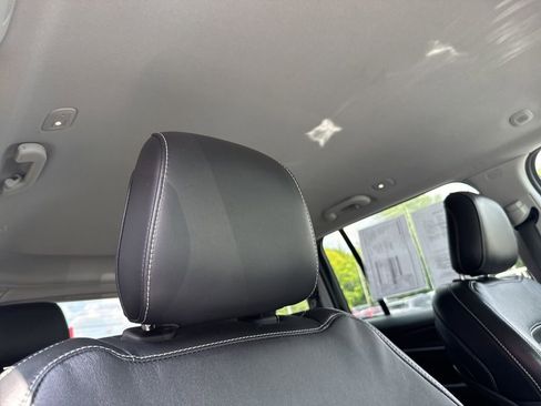 Used 2023 Jeep Grand Cherokee Limited image 62