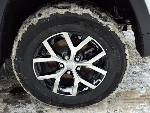 Used 2025 Jeep Grand Cherokee Limited image 28