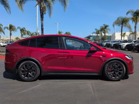 Used 2024 Tesla Model X Plaid image 11