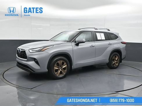 Used 2023 Toyota Highlander Bronze Edition AWD/4WD image 6