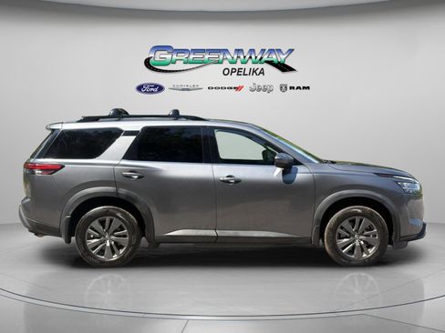 Used 2022 Nissan Pathfinder SV w/ SV Black Package FWD image 6