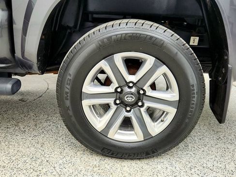 Used 2018 Toyota Tacoma Limited image 9