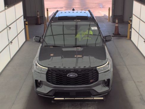 Used 2025 Ford Explorer ST AWD/4WD image 3