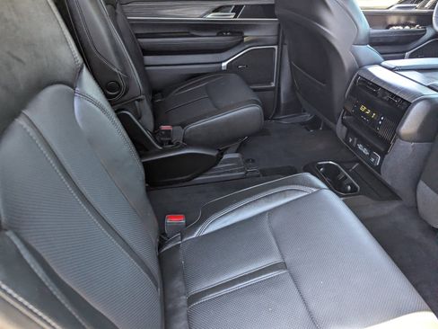 Used 2023 Jeep Wagoneer Series II w/ Flexible Seating Group AWD/4WD image 13