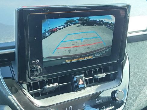 Used 2025 Toyota Corolla LE FWD image 31