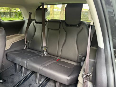 Used 2026 Kia Carnival FWD image 28