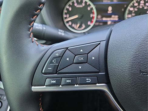Used 2025 Nissan Sentra SR FWD image 19