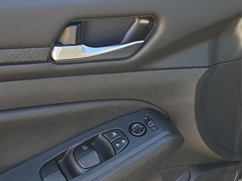 Used 2024 Nissan Altima 2.5 SV image 22