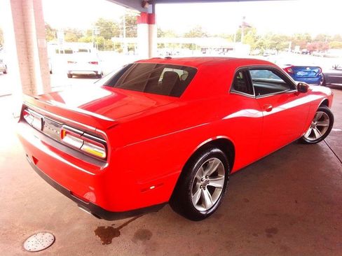 Used 2018 Dodge Challenger SXT RWD image 5