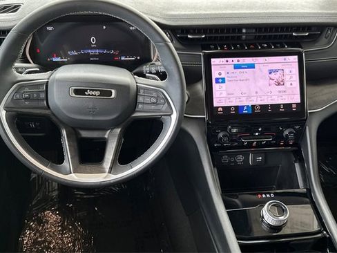 Certified 2023 Jeep Grand Cherokee L Limited image 16