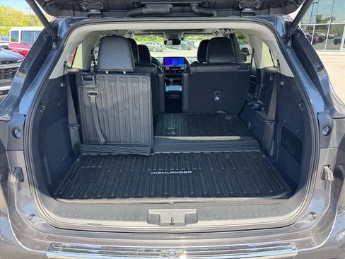 Used 2024 Toyota Highlander Platinum AWD/4WD image 17