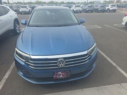 Used 2019 Volkswagen Jetta SEL FWD image 2