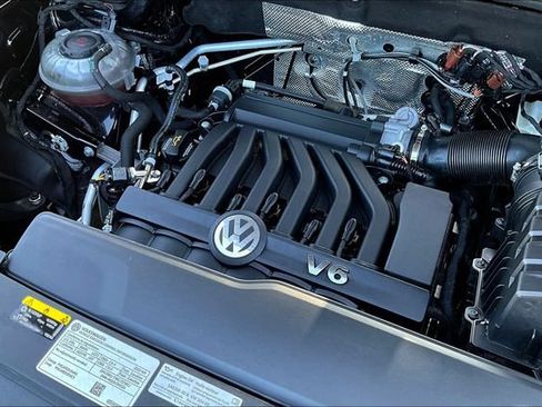 Used 2023 Volkswagen Atlas Cross Sport SEL Premium R-Line AWD/4WD image 33