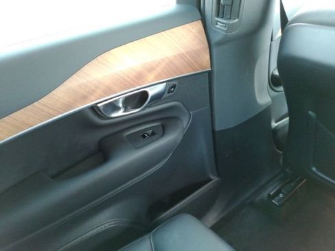 Used 2025 Volvo XC90 B6 Ultra image 34