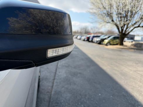 Used 2016 Ford Explorer XLT image 48