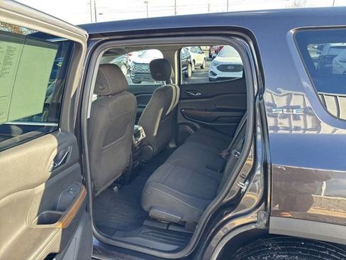 Used 2019 GMC Acadia SLE image 18