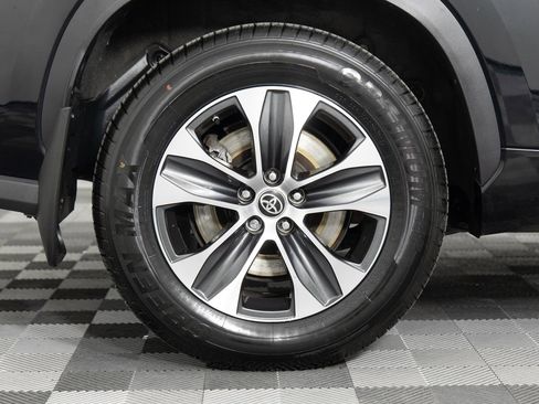 Used 2022 Toyota Highlander XLE image 40