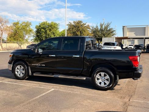 Used 2018 Nissan Titan SV w/ SV Convenience Package AWD/4WD image 4