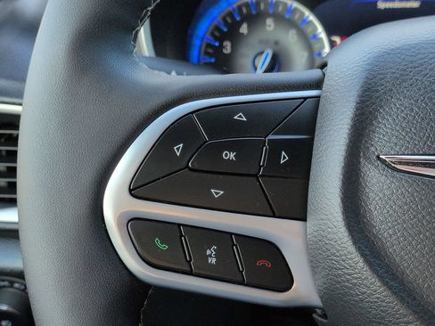 Used 2026 Chrysler Pacifica Select FWD image 25