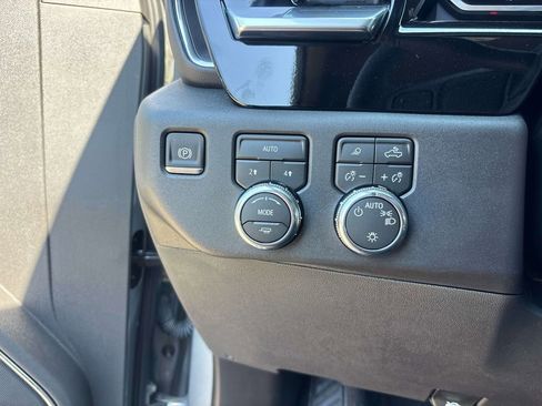 New 2026 GMC Sierra 1500 SLE w/ Preferred Package AWD/4WD image 8