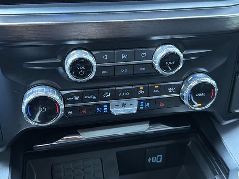 Used 2024 Ford F350 Lariat w/ Chrome Package AWD/4WD image 23