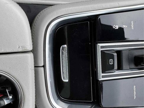 Used 2017 Porsche Panamera image 35